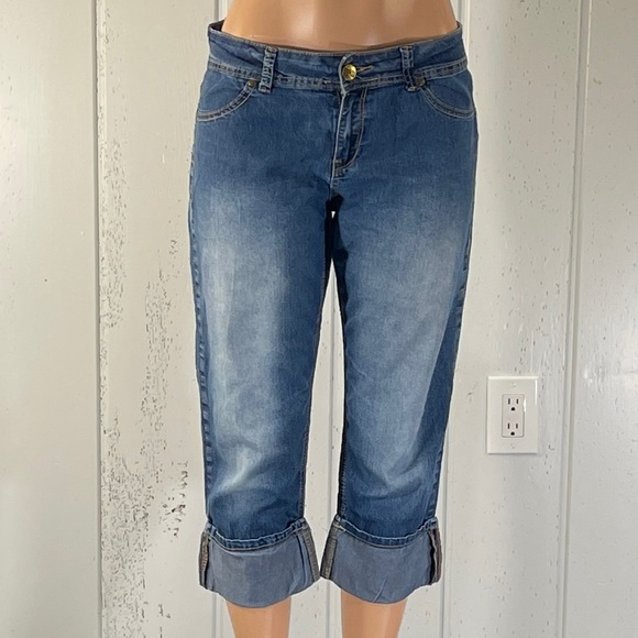 *Cherokee  Women's Light Washed  Cuffed Jeans Capri Sz 12 - Picture 1 of 11